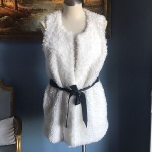 NWOT Moon Collection white teddy vest, fluffy cozy black faux leather belt Sz L
